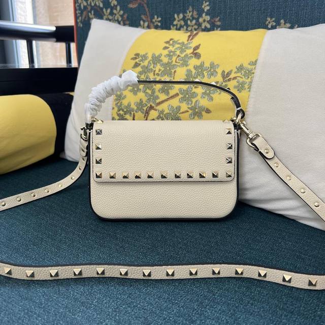 Model: 4007 Garavani Grained Calfskin Handbag With Stud Details. Thanks To Its S