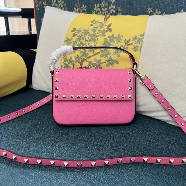 Model: 4007 Garavani Grained Calfskin Handbag With Stud Details. Thanks To Its S