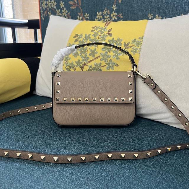 Model: 4007 Garavani Grained Calfskin Handbag With Stud Details. Thanks To Its S