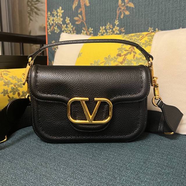 Model: 2010 Garavani Alltime Soft Grained Calfskin Handbag With Metal Vlogo Sign