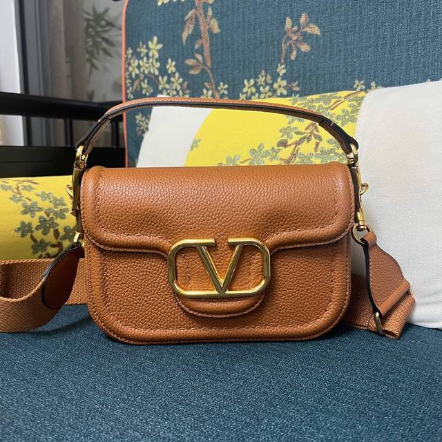 Model: 2010 Garavani Alltime Soft Grained Calfskin Handbag, Adorned With A Metal