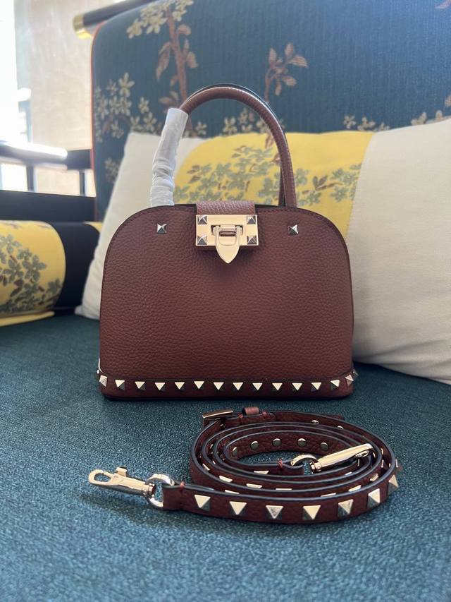 Model: 2069 Garavani Rockstud Grained Calfskin Handbag, Featuring A Removable Sh