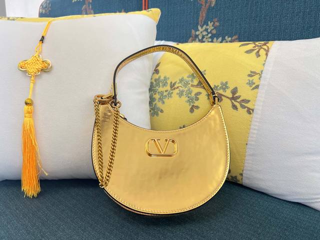 Model: 0069 Vlogo Signature Mini Glossy Calfskin Hobo Handbag With Adjustable Ch