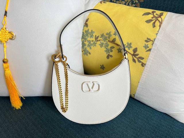 Model: 0069 Vlogo Signature Mini Glossy Calfskin Hobo Handbag With Adjustable Ch
