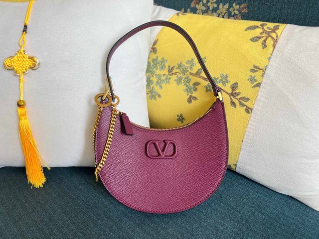 Model: 0069 Vlogo Signature Mini Glossy Calfskin Hobo Handbag With Adjustable Ch