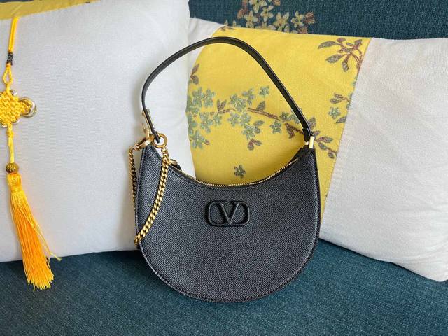 Model: 0069 Vlogo Signature Mini Glossy Calfskin Hobo Handbag With Adjustable Ch