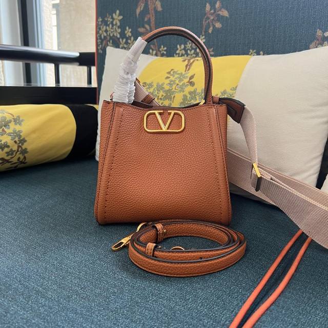 Small Size: 2089S Garavani Alltime Small Grained Calfskin Handbag With Metal Vlo