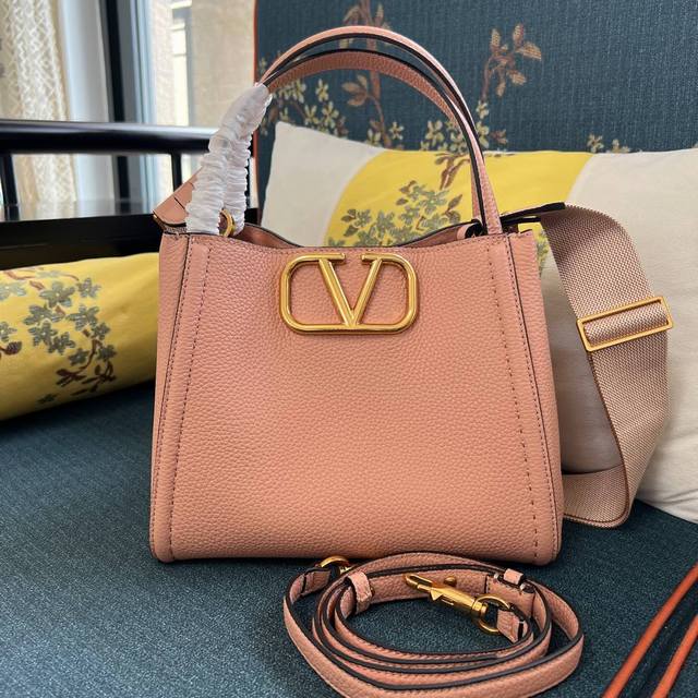Medium Size Model: 2089M Garavanie Medium Grained Calfskin Handbag With Metal Vl