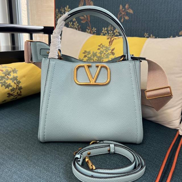 Medium Size Model: 2089M Garavanie Medium Grained Calfskin Handbag With Metal Vl