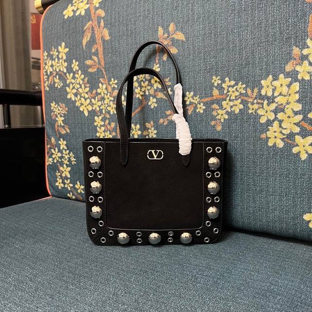 Model: Small Garavani Nellcte Calf Leather Small Handbag, Adorned With Spherical