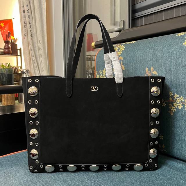 Model: Large Garavani Nellcte Calf Leather Handbag, Adorned With Spherical Studs