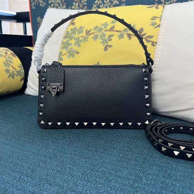 Model 2047 Garavani Rockstud Small Grained Calfskin Crossbody Bag, Iconic Hook C