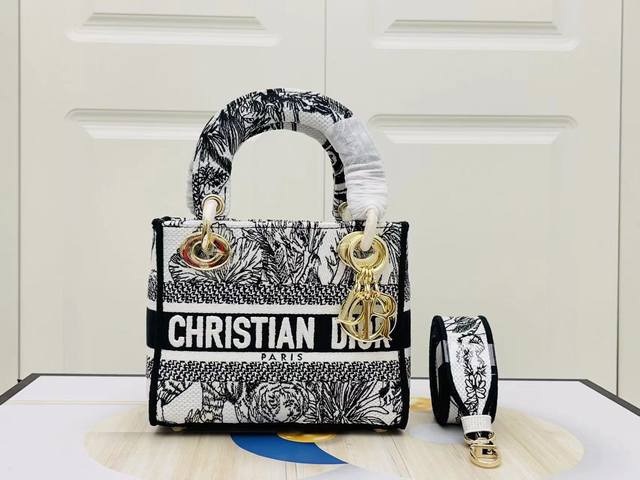 l Embroidered Princess Diana Bag Cs D Logo Is Stylish And Feminine. Decorated