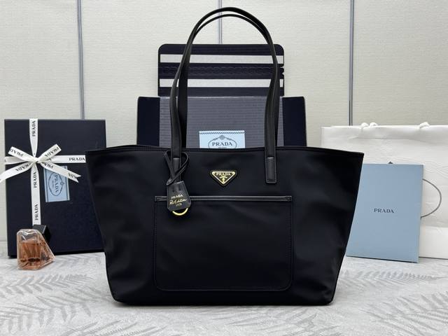 New Tote Bag Medium 1Bg555 Black This Timeless Tote Bag Is A Reinterpretation Of