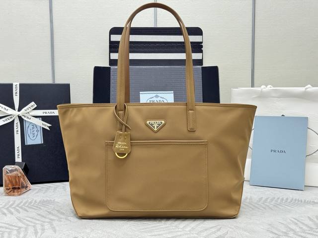 New Tote Bag Medium 1Bg555 Cork Color This Timeless Tote Bag Is A Reinterpretati