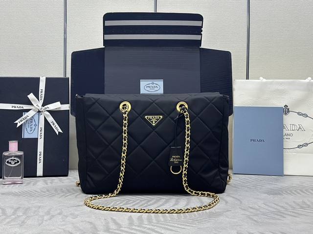 Vintage Zipper Large Hobo Bag 1Bg467 This Vintage Chain Diamond Hobo Bag Is So G