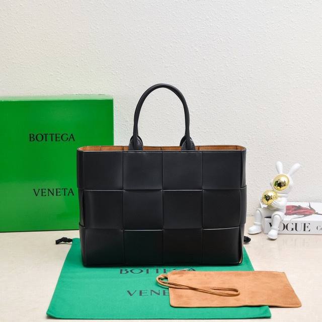 bv The Small Four-Compartment Tote Bag Is Finally Available. The Leather Feel