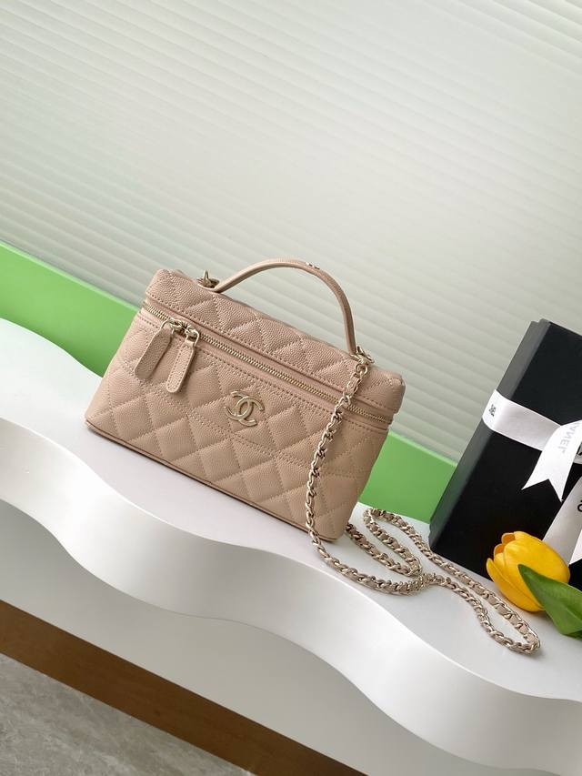 25C Exquisite Small Chain Clutch Bag Grained Calfskin With Gold Metal Handle