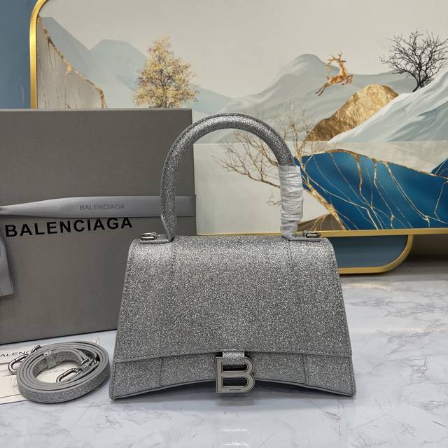 Upgraded Version Of Balenciaga Pearl Hourglass Bag A Heavy-Hitter Hit That Makes