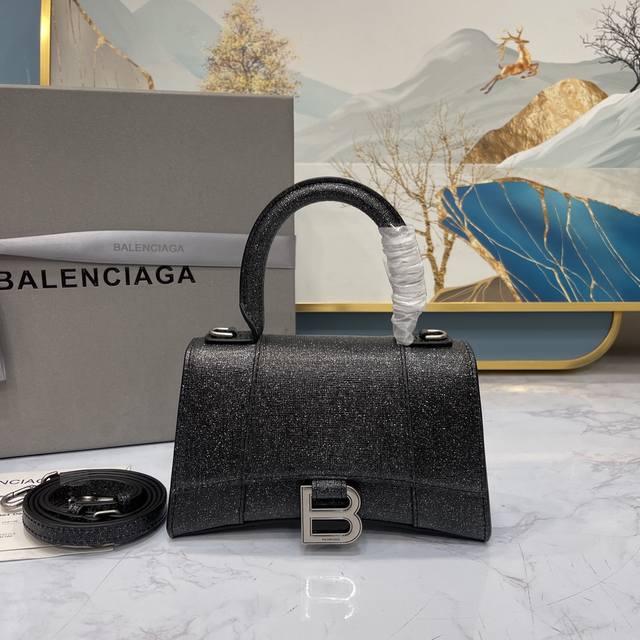 Upgraded Version Of Balenciaga Pearl Hourglass Bag Is Launched. A Popular Item T