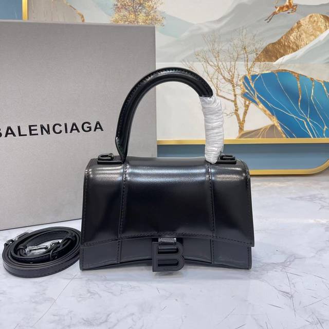 The Upgraded Version Of Balenciaga Imported Original Leather Hourglass Bag Is Co