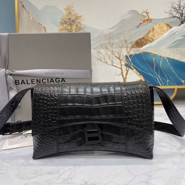 Small Crocodile Black This Season's Heavyweight Hourglass Bag Has A Unique And I