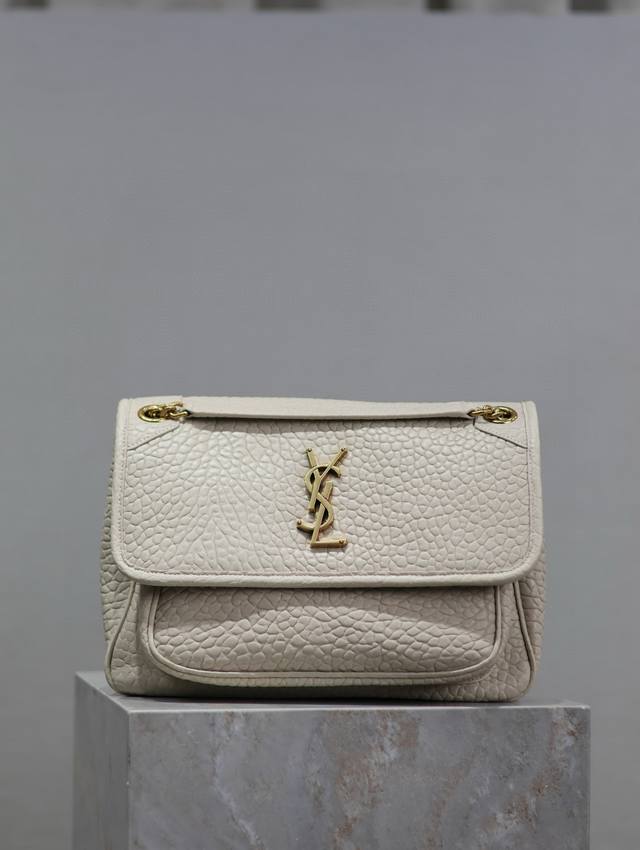 White Elephant Pattern With Gold Buckle 28Cm Niki Is So Cool. The Bag Is Beautif