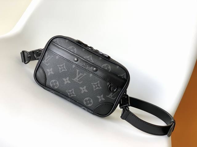 pm82542Black Flowerm82544Embossed Blackneo Alpha Handbag Condenses The Past A