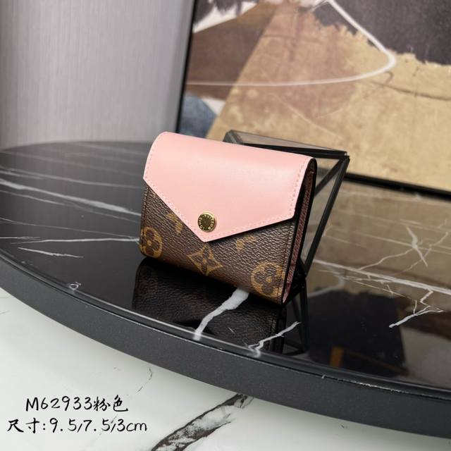 Factory Price P Chip Version Top Original M62933 Pink This Zoe Wallet Is Compact
