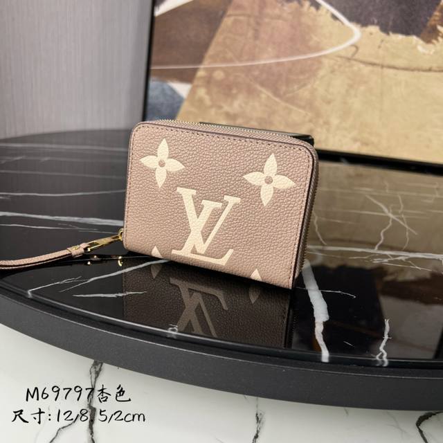 Factory Price P Chip Version Top Original M69797 Apricot Color This Model Zippy