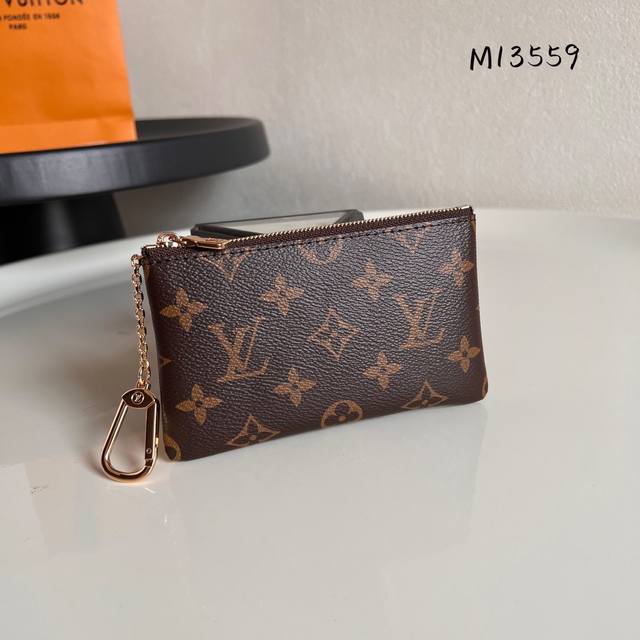 Factory Price P Chip Version M13559 Small Bag Born In 1984 Pochette Cl S Series