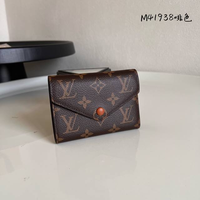 Factory Price P Chip Version M41938 Brown This Wallet Is Made Of Soft Monogram C