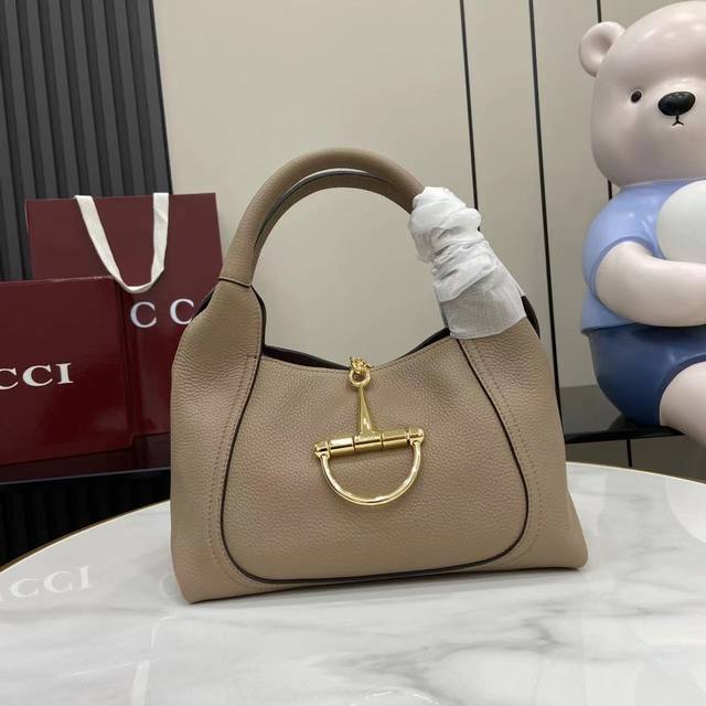 Comes With Full Original Factory Packaging New Arrival This New Gucci Softbit Sh