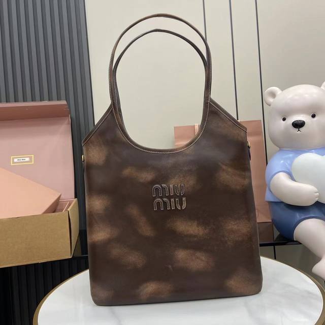 Comes With A Full Set Of Original Counter Packaging. M's New Hobo Tote Underarm