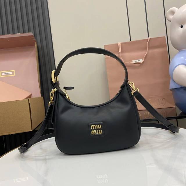 Comes With A Full Set Of Original Counter Packaging. Miu's Hobo Bag Show Model I