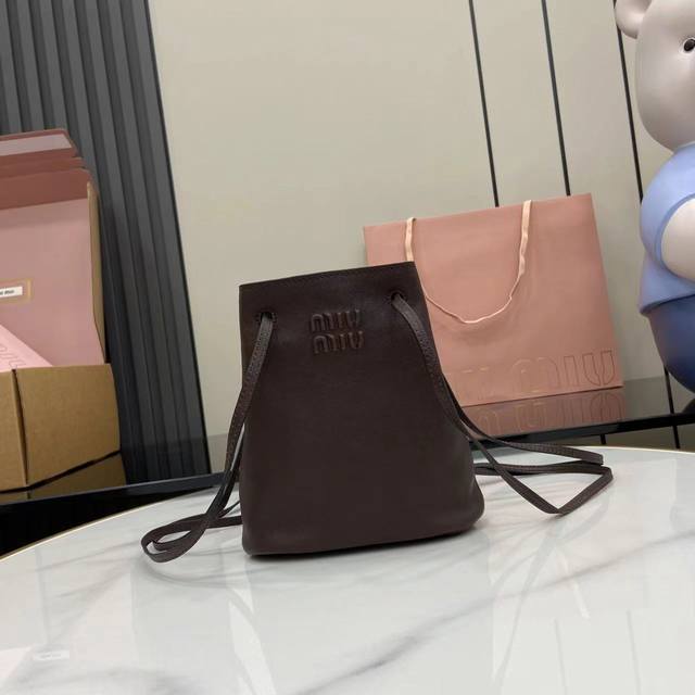 Comes With A Full Set Of Original Counter Packaging. New Mini Bucket Bag Uses To