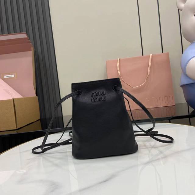 Comes With A Full Set Of Original Counter Packaging. New Mini Bucket Bag Uses To