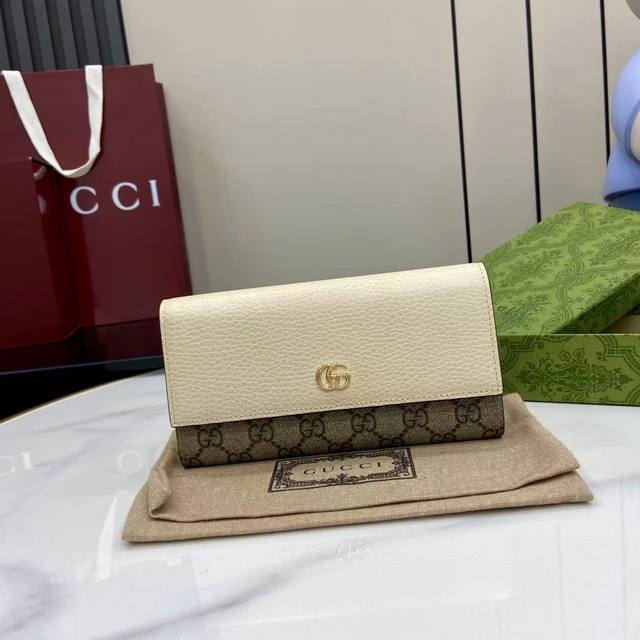 Comes With A Full Set Of Original Counter Packaging This Key Bag Is Made Of A Du