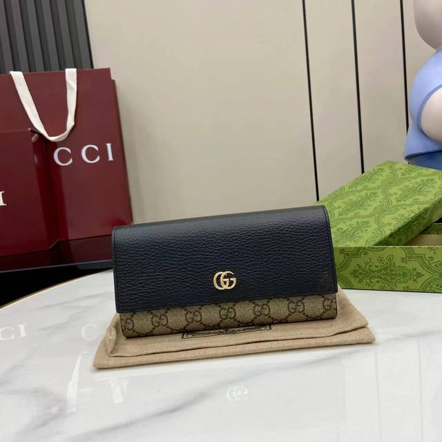 Comes With A Full Set Of Original Counter Packaging This Key Bag Is Made Of A Du