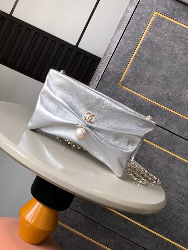 ohanel 25S Hand-Held Bracelet Bag, Who Wouldn't Be Moved By It? The Gold Smal