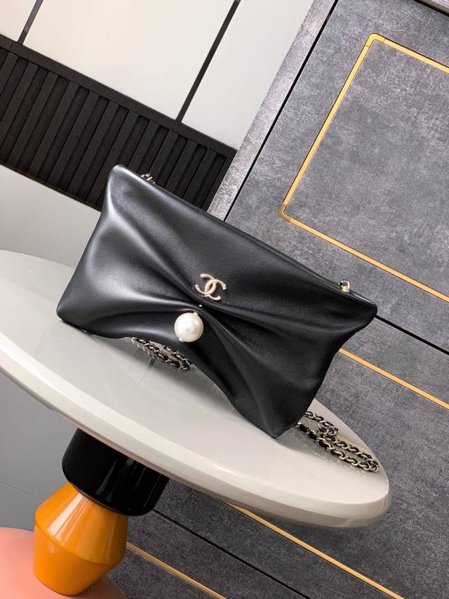 Black Ohanel 25S Clutch Bracelet Bag Who Wouldn't Be Moved By It? The Gold Small