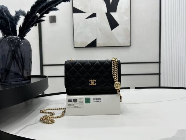 a68138 Chanel Camellia Woc 23S The Camellia Adjustment Buckle Is Really A Pic