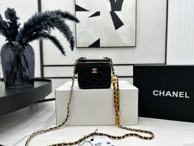 a68102 Metal Ball Series Box Bag Black The Shape Is About The Size Of A Palm.