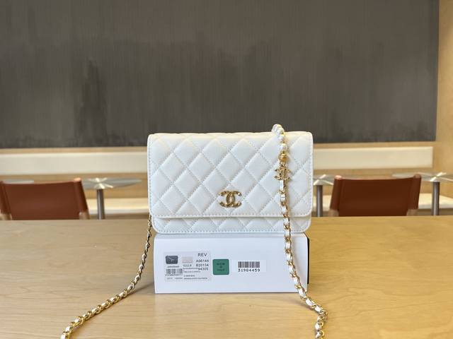 a96144 Chanel 25S Pearl Chain Woc 7 Pearls On The Chain Blingbling In The Sun