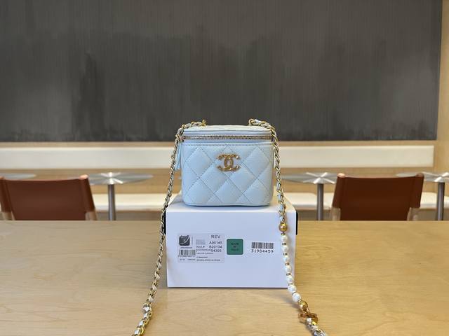 a96145 Chanel 25S Pearl Chain Lipstick Bag. 7 Pearls On The Chain. Blingbling