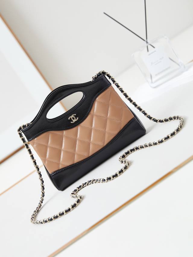 24S.31Bag Sheepskin's 31Bag Nano Is Super Popular. The Real Thing Is Also Ver