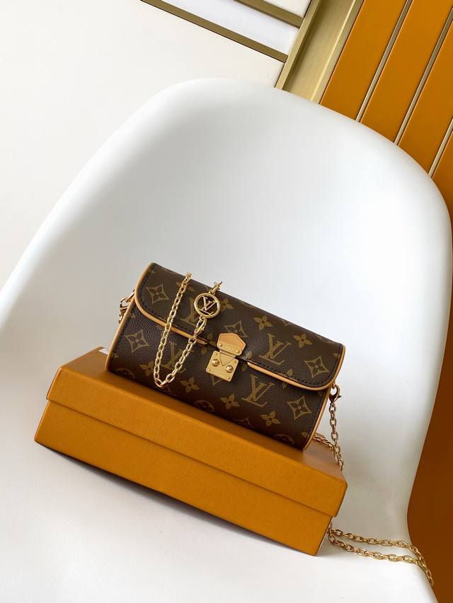Top Original 163 Chip M13566 This Pochette Camille Handbag Is Made Of Monogram C