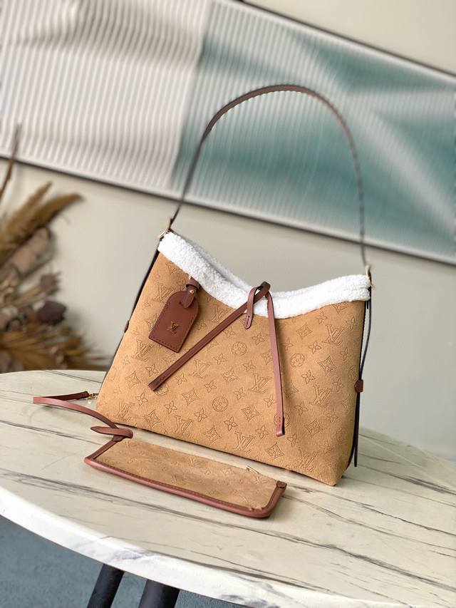 Top Original M11843 This Small Carryall Handbag Is From The Lvski Series. It Is