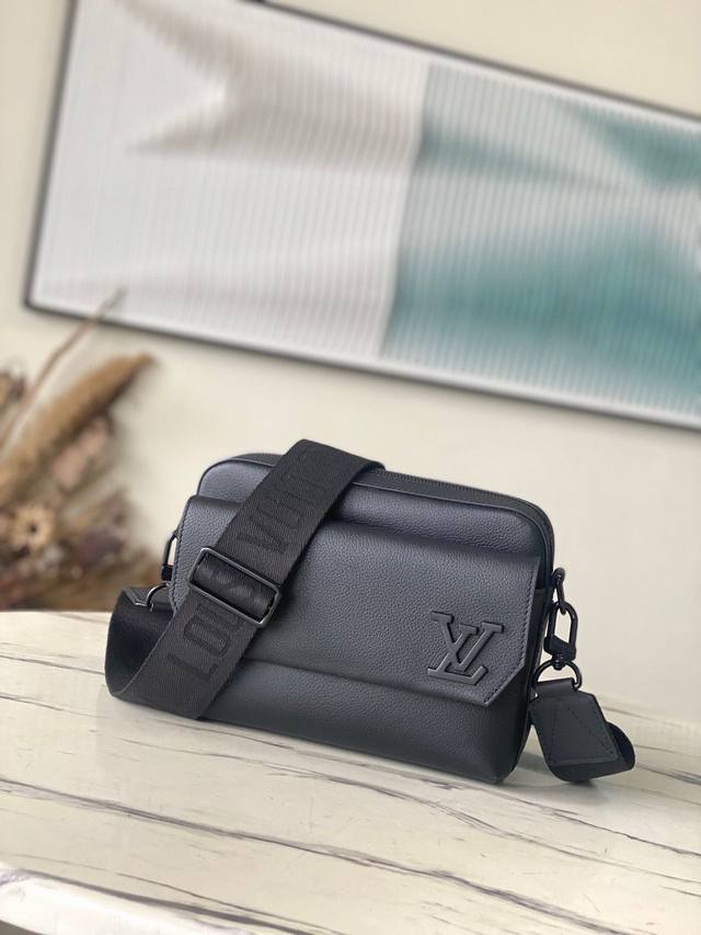 Top Layer Leather Original M22482 Black Top Layer Leather This Fastline Messenge