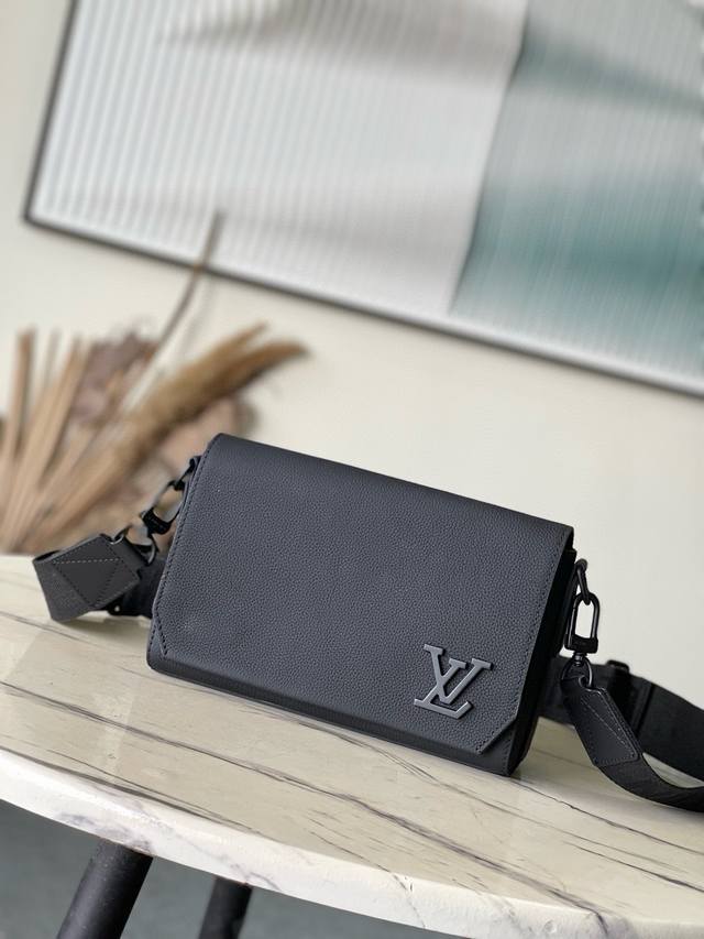 Top Layer Leather Top Grade Original M24769 Black This Takeoff Small Messenger B